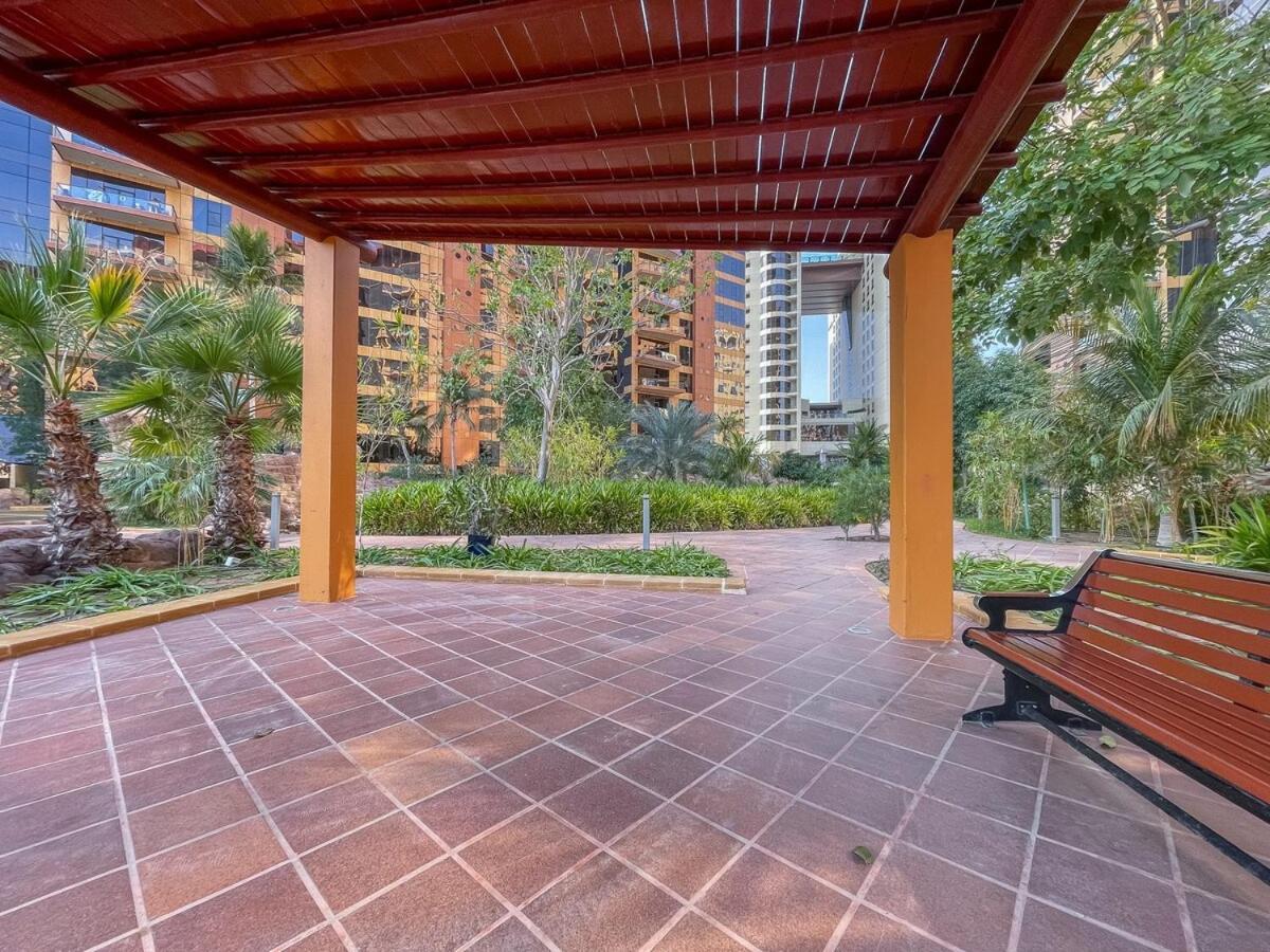 Serene 3-bedroom With Waterfront Marina Views In Palm Jumeirah Apartment Dubai