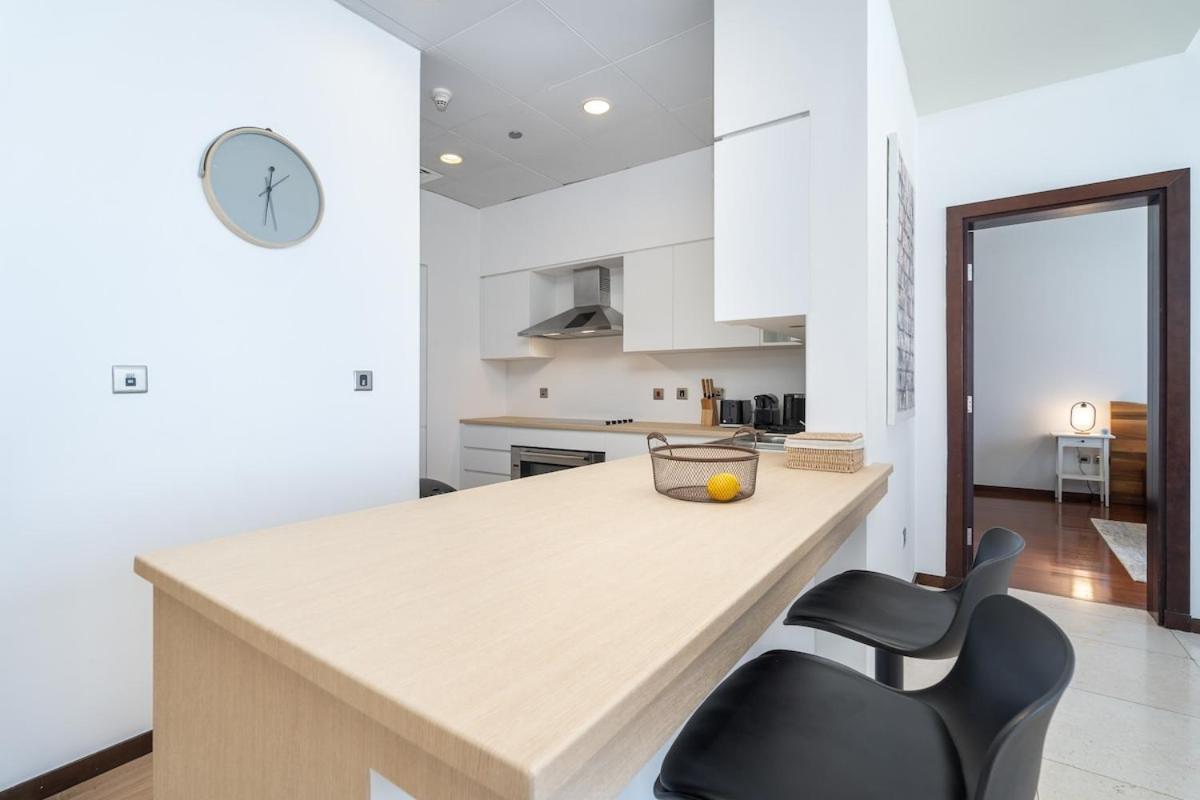 Serene 3-bedroom With Waterfront Marina Views In Palm Jumeirah