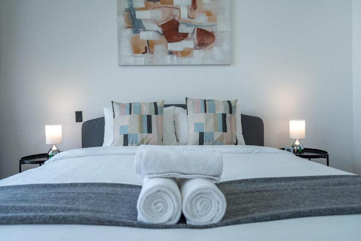 Serene 3-bedroom With Waterfront Marina Views In Palm Jumeirah Apartment *