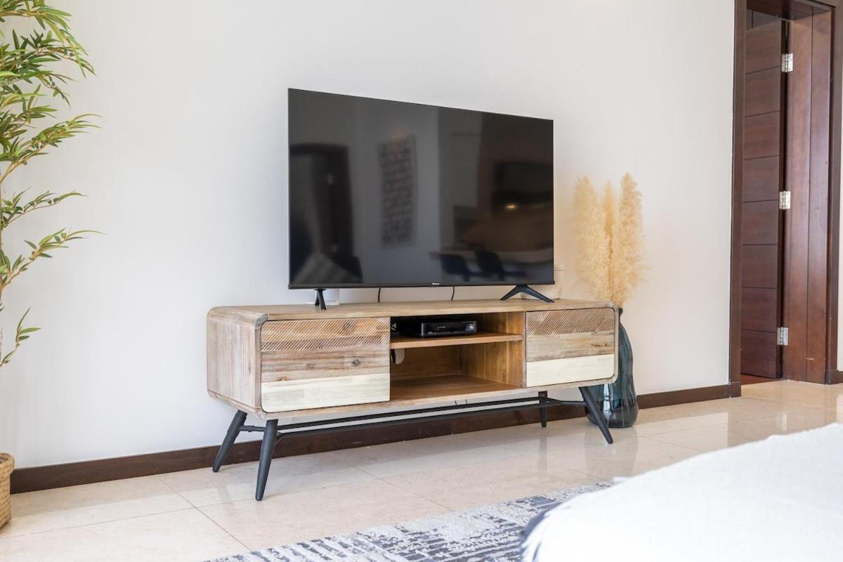 Serene 3-bedroom With Waterfront Marina Views In Palm Jumeirah Apartment Dubai