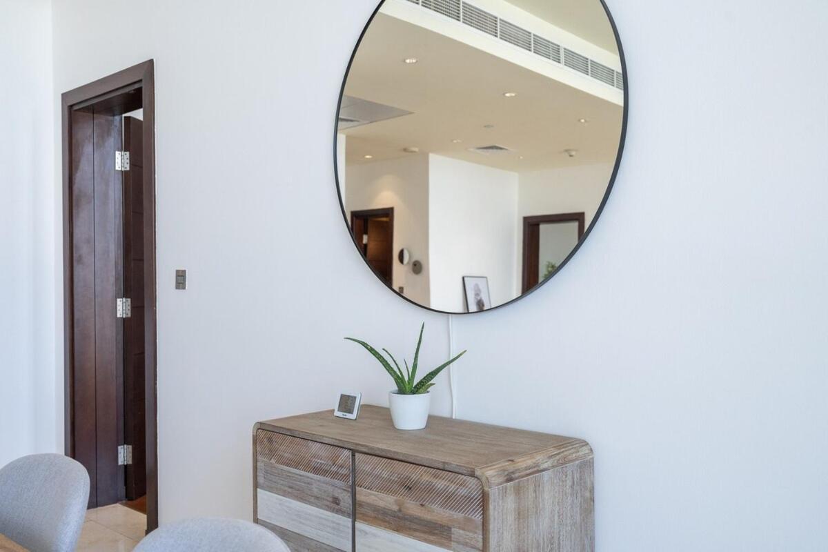 Serene 3-bedroom With Waterfront Marina Views In Palm Jumeirah