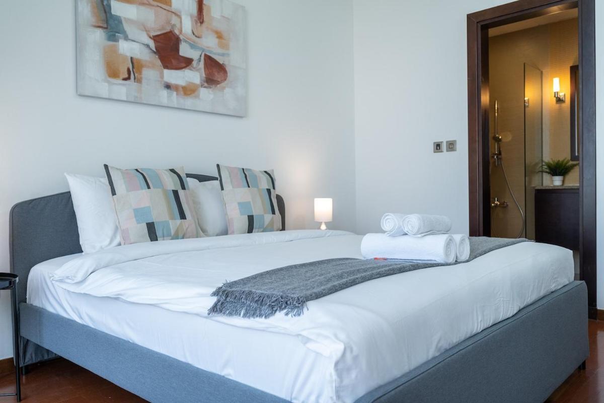 Serene 3-bedroom With Waterfront Marina Views In Palm Jumeirah Apartment