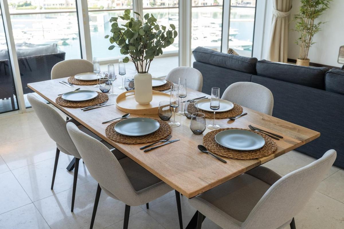 Serene 3-bedroom With Waterfront Marina Views In Palm Jumeirah Dubai