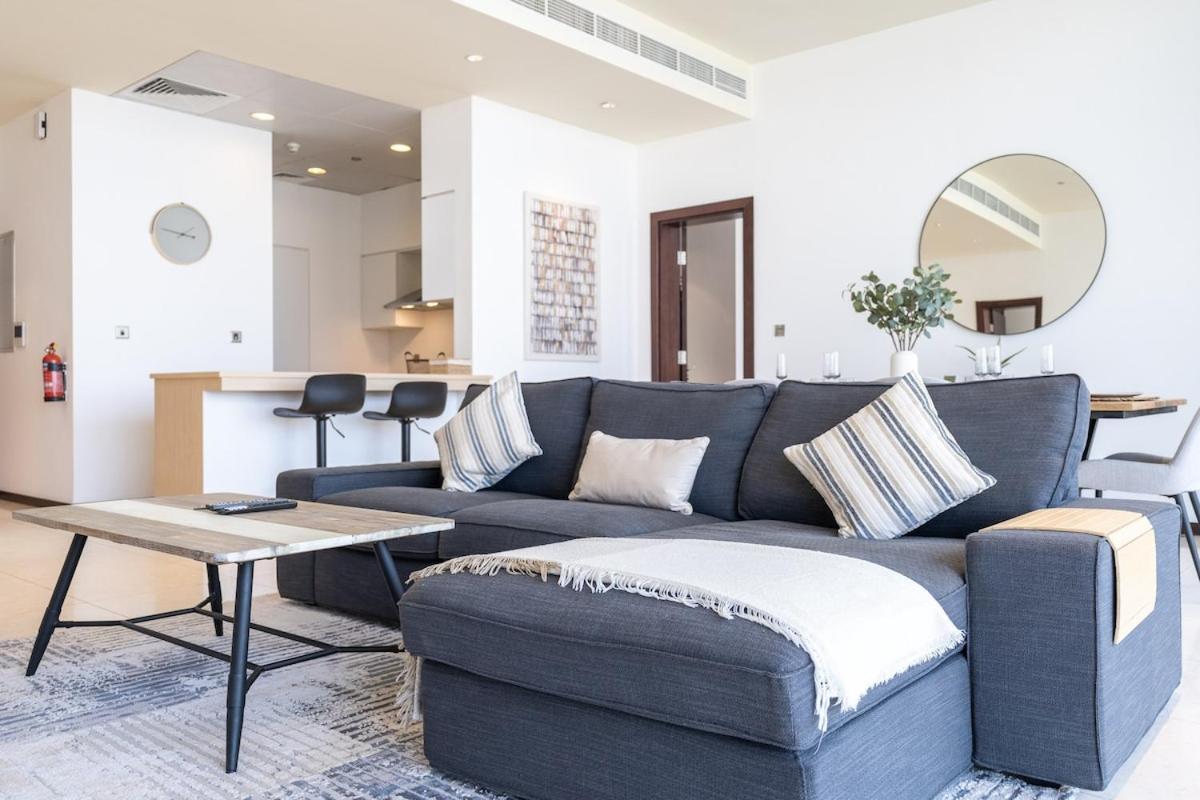 Apartment Serene 3-bedroom With Waterfront Marina Views In Palm Jumeirah Dubai