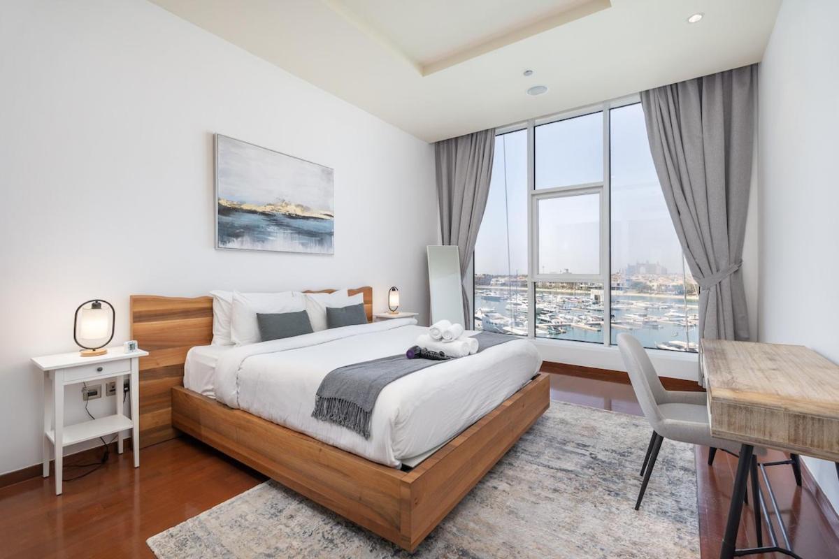 Serene 3-bedroom With Waterfront Marina Views In Palm Jumeirah Apartment *